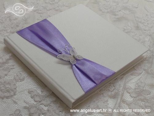 bijelo ljubičasta knjiga za vjenčano prstenje s leptirom