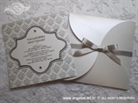 bijelo srebrna pozivnica za vjenčanje sa satenskom trakom