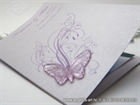 detalj zahvalnice za vjenčanje s ljubičastim leptirom