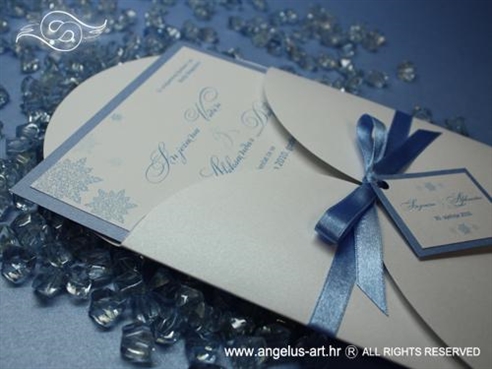 plava pozivnica za vjenčanje zimska s plavom mašnicom