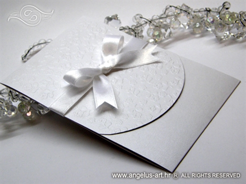pozivnica za vjenčanje bijela s 3D efektom i bijelom mašnom