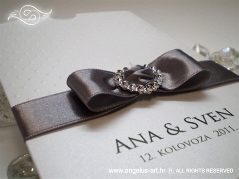 srebrna ekskluzivna pozivnica za vjenčanje s brošem i mašnom na izvlačenje