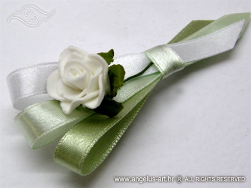 zelena kitica za vjenčanje s bijelom ružom